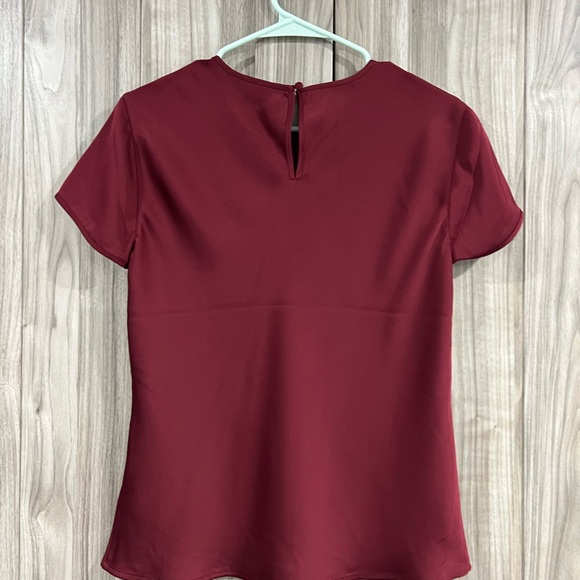 Express Red Silky Short Sleeve Blouse - Picture 4 of 5